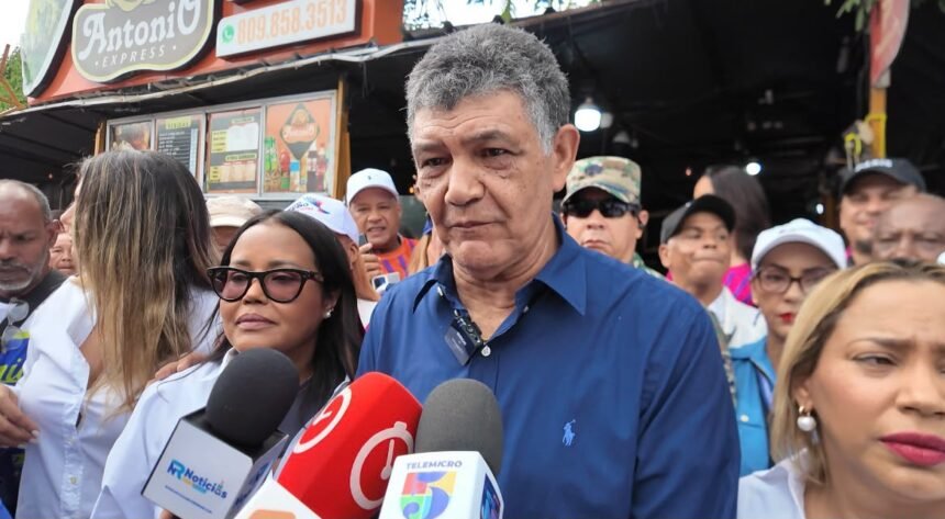 Alcalde Francisco Peña anuncia nuevas obras mientras persisten quejas por basura y deterioro en Santo Domingo Oeste